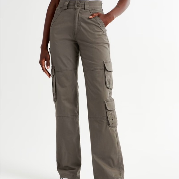 Abercrombie Women’s Relaxed Cargo Pants - Picture 2 of 10